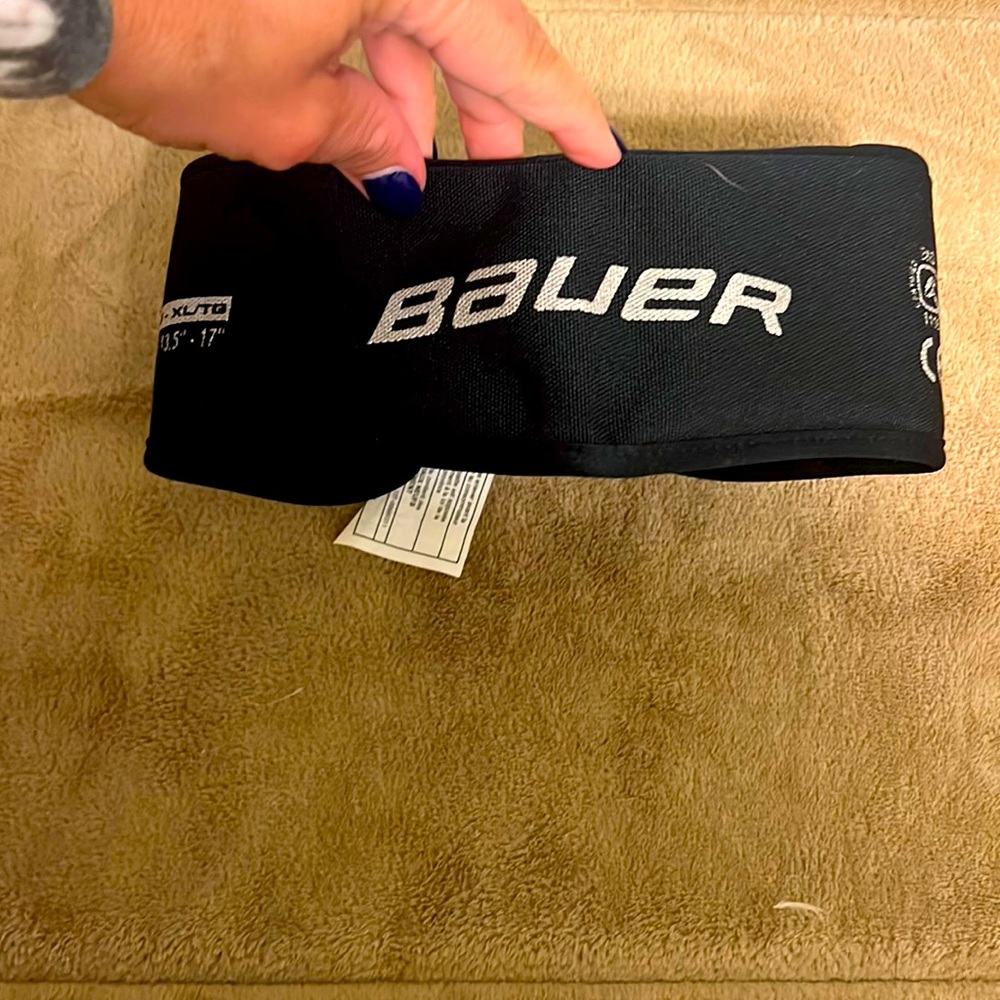 **SOLD** 
Bauer neck guard, large extra large, see photos for measurements